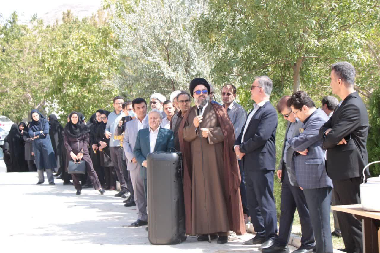برگزاری مراسم روز ملی پرچم با حضور خانواده بزرگ دانشگاه علوم پزشکی اراک